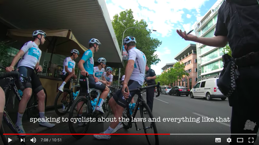 Ciclistas del Team Sky reprendidos por la policia