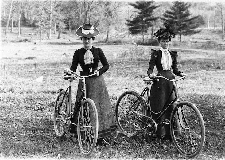 Ciclistas pioneras bicicletas JoanSeguidor